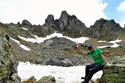 59 Sotto le ardite pareti rocciose del Valletto
